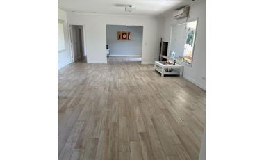 CASA EN VENTA LOS ALAMOS CLUB DE CAMPO. EXCELENTE UBICACION. LOTE 1350 m2.