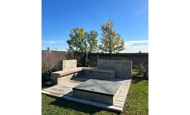 VENTA. Casa de 3 dormitorios - Barrio Las Tardes Roldán.