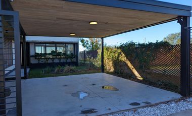 VENTA. Casa de 3 dormitorios - Barrio Las Tardes Roldán.