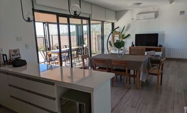 VENTA. Casa de 3 dormitorios - Barrio Las Tardes Roldán.