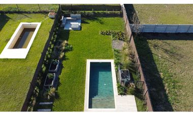 VENTA. Casa de 3 dormitorios - Barrio Las Tardes Roldán.