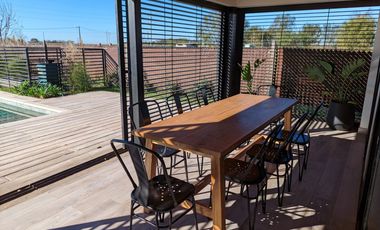 VENTA. Casa de 3 dormitorios - Barrio Las Tardes Roldán.