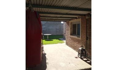 VENDE CASA CON PATIO EN CASILDA