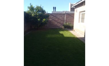 VENDE CASA CON PATIO EN CASILDA