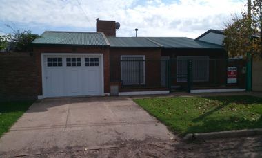 VENDE CASA CON PATIO EN CASILDA
