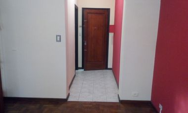 VENTA CASA DE PLANTA ALTA dos dormitorios RUEDA 953. (San Martín), Patio. Terraza exclusiva.