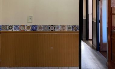 VENTA CASA DE PLANTA ALTA dos dormitorios RUEDA 953. (San Martín), Patio. Terraza exclusiva.