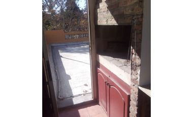 VENTA CASA DE PLANTA ALTA dos dormitorios RUEDA 953. (San Martín), Patio. Terraza exclusiva.