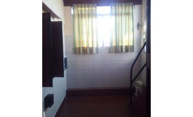 VENTA CASA DE PLANTA ALTA dos dormitorios RUEDA 953. (San Martín), Patio. Terraza exclusiva.