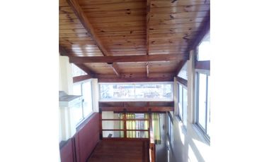 VENTA CASA DE PLANTA ALTA dos dormitorios RUEDA 953. (San Martín), Patio. Terraza exclusiva.