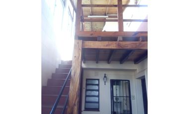 VENTA CASA DE PLANTA ALTA dos dormitorios RUEDA 953. (San Martín), Patio. Terraza exclusiva.