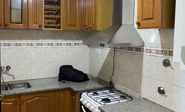 VENTA CASA DE PLANTA ALTA dos dormitorios RUEDA 953. (San Martín), Patio. Terraza exclusiva.