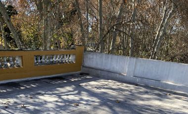 VENTA CASA DE PLANTA ALTA dos dormitorios RUEDA 953. (San Martín), Patio. Terraza exclusiva.