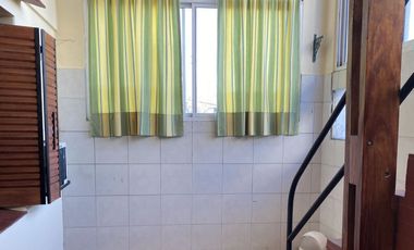 VENTA CASA DE PLANTA ALTA dos dormitorios RUEDA 953. (San Martín), Patio. Terraza exclusiva.