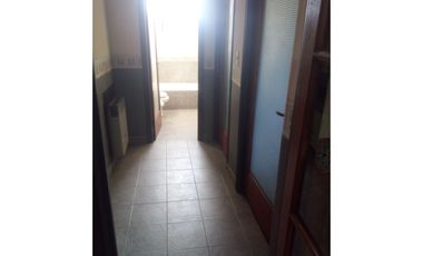 VENTA CASA DE PLANTA ALTA dos dormitorios RUEDA 953. (San Martín), Patio. Terraza exclusiva.