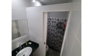 Departamento tipo casa al contrafrente de 4 ambientes con 2 baños, jardin, quincho y parrilla ,