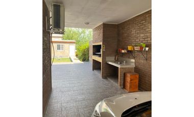 CASA EN VENTA EN ROLDAN. BARRIO LAS ACEQUIAS. FAMATINA 1709. 4 DORMITORIOS. RETASADA USD90.000