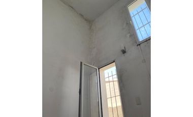 CASA EN VENTA EN ROLDAN. BARRIO LAS ACEQUIAS. FAMATINA 1709. 4 DORMITORIOS. RETASADA USD90.000