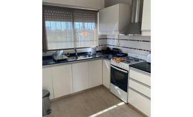 CASA EN VENTA EN ROLDAN. BARRIO LAS ACEQUIAS. FAMATINA 1709. 4 DORMITORIOS. RETASADA USD90.000