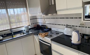 CASA EN VENTA EN ROLDAN. BARRIO LAS ACEQUIAS. FAMATINA 1709. 4 DORMITORIOS. RETASADA USD90.000