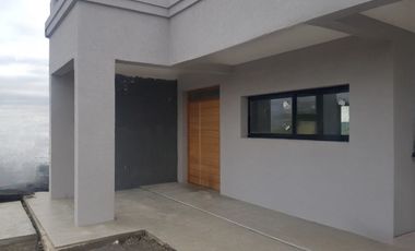 Casa 5 amb . Con Piscina .Quincho  Country San Sebastian .Pilar