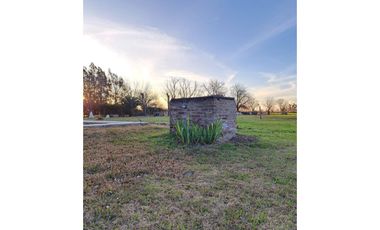 VENTA IMPORTANTE CASA DOS DORMITORIOS IBARLUCEA CON AMPLIO TERRENO