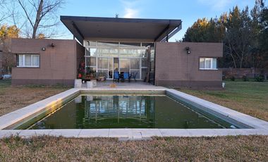 VENTA IMPORTANTE CASA DOS DORMITORIOS IBARLUCEA CON AMPLIO TERRENO