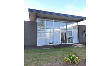 VENTA IMPORTANTE CASA DOS DORMITORIOS IBARLUCEA CON AMPLIO TERRENO