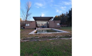 VENTA IMPORTANTE CASA DOS DORMITORIOS IBARLUCEA CON AMPLIO TERRENO