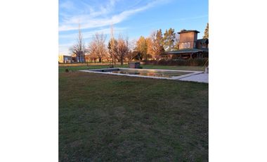 VENTA IMPORTANTE CASA DOS DORMITORIOS IBARLUCEA CON AMPLIO TERRENO