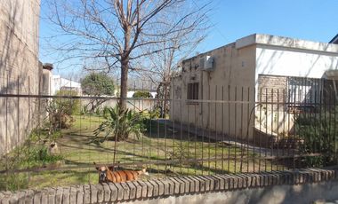 VENDE CASA CON AMPLIO TERRENO EN SOLDINI