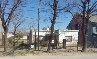 VENDE CASA CON AMPLIO TERRENO EN SOLDINI