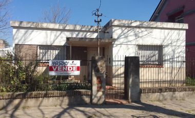 VENDE CASA CON AMPLIO TERRENO EN SOLDINI