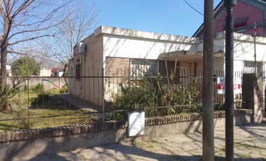 VENDE CASA CON AMPLIO TERRENO EN SOLDINI
