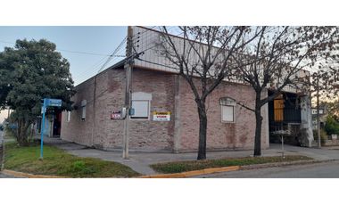Galpones y casa en Soldini