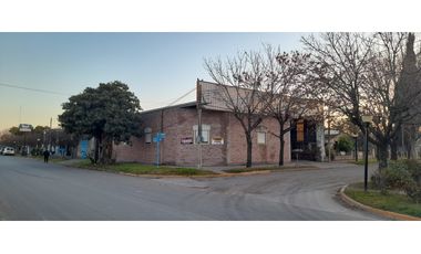 Galpones y casa en Soldini