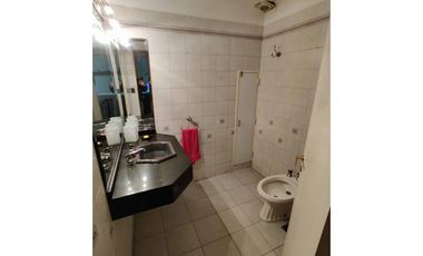 Casa 6 ambientes con fondo y piscina