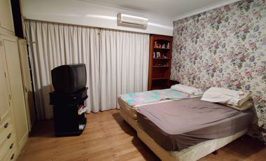 Casa 6 ambientes con fondo y piscina