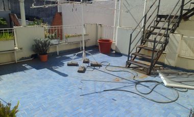 Casa 6 ambientes con fondo y piscina