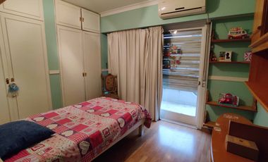 Casa 6 ambientes con fondo y piscina