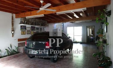 CASA SOBRE LOTE PROPIO 10X33