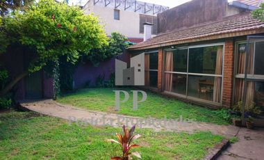 CASA SOBRE LOTE PROPIO 10X33