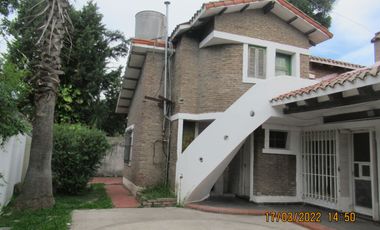 Casa en barrio Fisherton, sobre Av. Córdoba. (Ideal comercial)