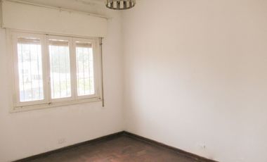Casa en barrio Fisherton, sobre Av. Córdoba. (Ideal comercial)