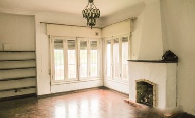 Casa en barrio Fisherton, sobre Av. Córdoba. (Ideal comercial)
