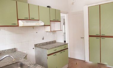 Casa en barrio Fisherton, sobre Av. Córdoba. (Ideal comercial)