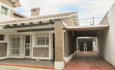 Casa en barrio Fisherton, sobre Av. Córdoba. (Ideal comercial)
