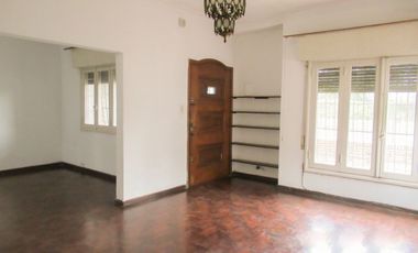 Casa en barrio Fisherton, sobre Av. Córdoba. (Ideal comercial)