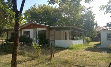 BARRIO TANGO CASITA SOBRE 3 LOTES