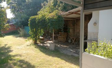 BARRIO TANGO CASITA SOBRE 3 LOTES